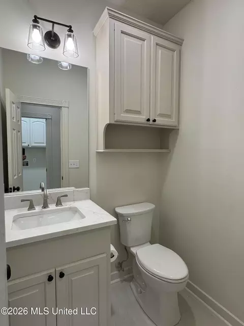Bath - 76 Eastgate Dr, Brandon, MS 39042 photo 1 of 7