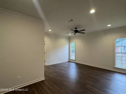 Living - 76 Eastgate Dr, Brandon, MS 39042 photo 5 of 5