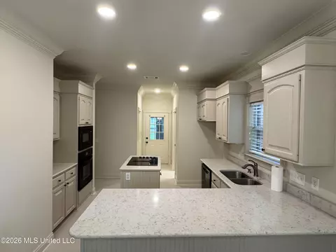 Kitchen - 76 Eastgate Dr, Brandon, MS 39042 photo 1 of 2