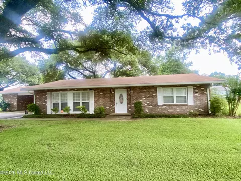 914 Lee Ave, Crystal Springs, MS 39059