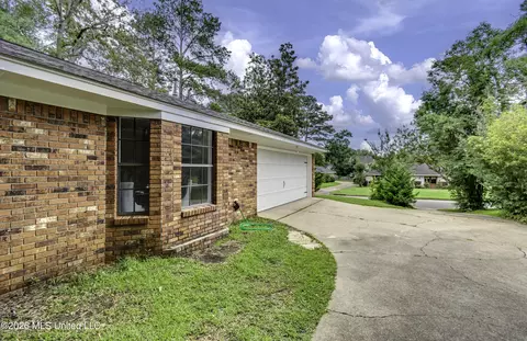 Exterior - 9 Treeway Dr, Brandon, MS 39042 photo 5 of 6
