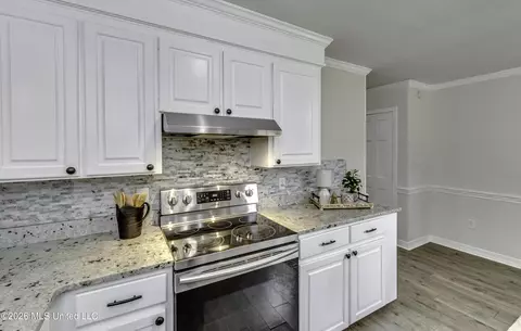 Kitchen - 9 Treeway Dr, Brandon, MS 39042 photo 6 of 6