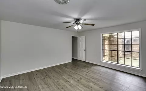 Living - 9 Treeway Dr, Brandon, MS 39042 photo 8 of 9