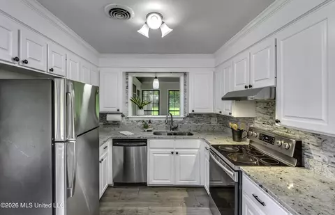 Kitchen - 9 Treeway Dr, Brandon, MS 39042 photo 1 of 6