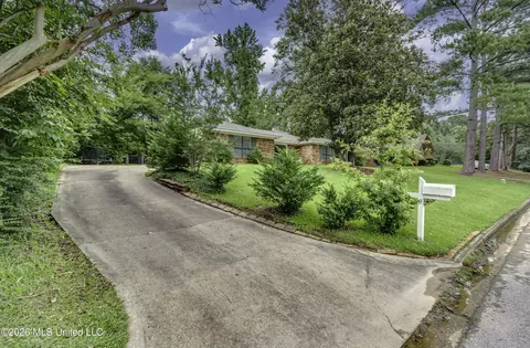 Exterior - 9 Treeway Dr, Brandon, MS 39042 photo 3 of 6