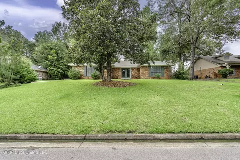 Exterior - 9 Treeway Dr, Brandon, MS 39042 photo 2 of 6