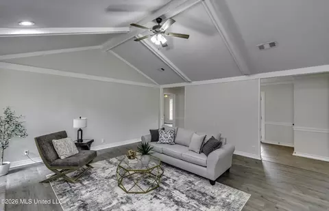 Living - 9 Treeway Dr, Brandon, MS 39042 photo 3 of 9