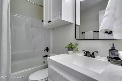 Bath - 9 Treeway Dr, Brandon, MS 39042 photo 1 of 4