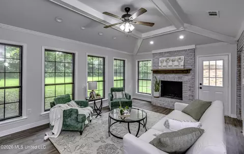 Living - 9 Treeway Dr, Brandon, MS 39042 photo 6 of 9