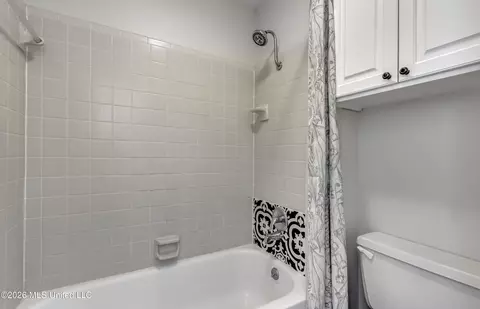 Bath - 9 Treeway Dr, Brandon, MS 39042 photo 4 of 4
