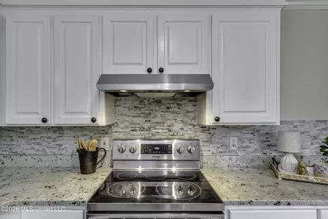 Kitchen - 9 Treeway Dr, Brandon, MS 39042 photo 4 of 6