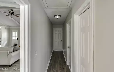 Entry Way - 9 Treeway Dr, Brandon, MS 39042 photo 3 of 3