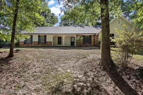 703 Parker Dr, Clinton, MS 39056