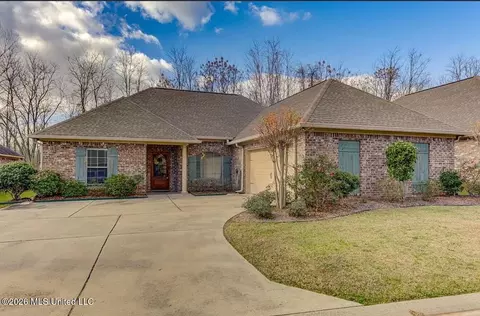 135 Clifton Dr, Vicksburg, MS 39183