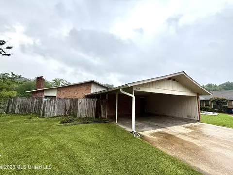 105 Carrie Dr, Clinton, MS 39056