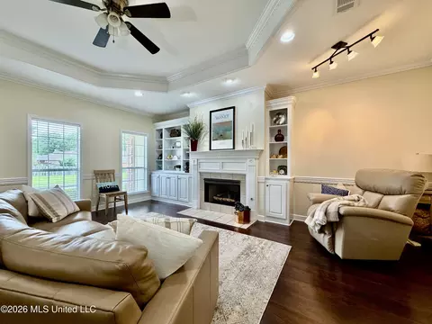 Living - 205 Stonebriar Ln, Brandon, MS 39042 photo 3 of 7