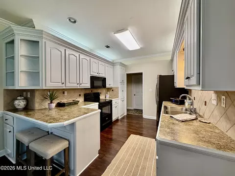 Kitchen - 205 Stonebriar Ln, Brandon, MS 39042 photo 7 of 7