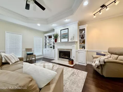 Living - 205 Stonebriar Ln, Brandon, MS 39042 photo 4 of 7