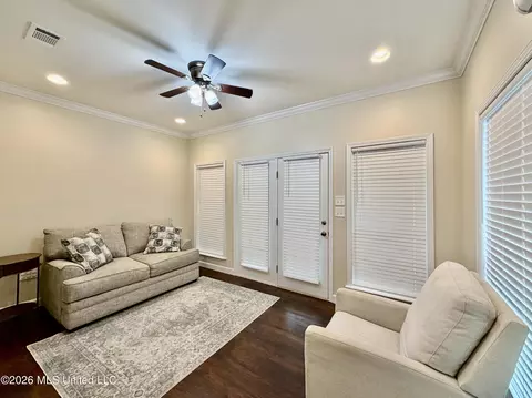 Living - 205 Stonebriar Ln, Brandon, MS 39042 photo 6 of 7