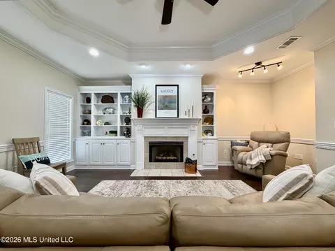 Living - 205 Stonebriar Ln, Brandon, MS 39042 photo 7 of 7