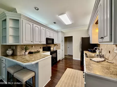 Kitchen - 205 Stonebriar Ln, Brandon, MS 39042 photo 1 of 7