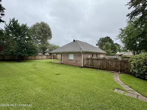Exterior - 205 Stonebriar Ln, Brandon, MS 39042 photo 10 of 11