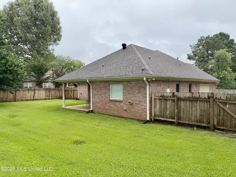 Exterior - 205 Stonebriar Ln, Brandon, MS 39042 photo 7 of 11