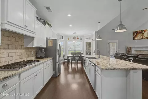 Kitchen - 6282 Chippewa Dr, Olive Branch, MS 38654 photo 3 of 3