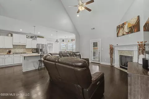 Entry Way - 6282 Chippewa Dr, Olive Branch, MS 38654 photo 4 of 6