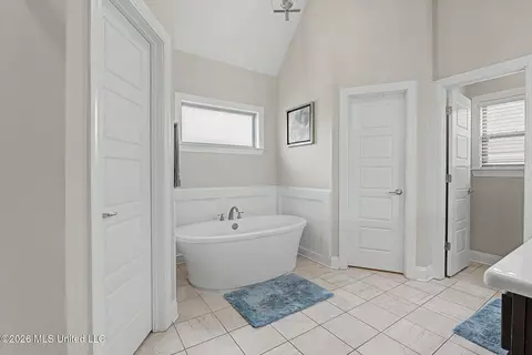 Entry Way - 6282 Chippewa Dr, Olive Branch, MS 38654 photo 5 of 6