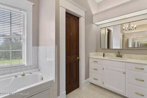 Bath - 8 12 Oaks Pl, Madison, MS 39110 photo 3 of 6