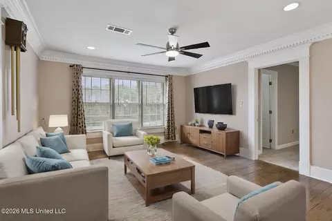 Living - 8 12 Oaks Pl, Madison, MS 39110 photo 3 of 9