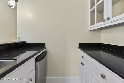Kitchen - 8 12 Oaks Pl, Madison, MS 39110 photo 6 of 7