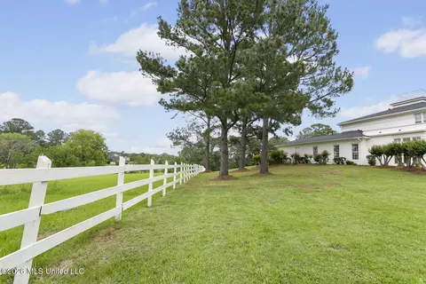 Exterior - 8 12 Oaks Pl, Madison, MS 39110 photo 3 of 7
