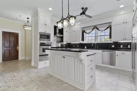 Kitchen - 8 12 Oaks Pl, Madison, MS 39110 photo 1 of 7