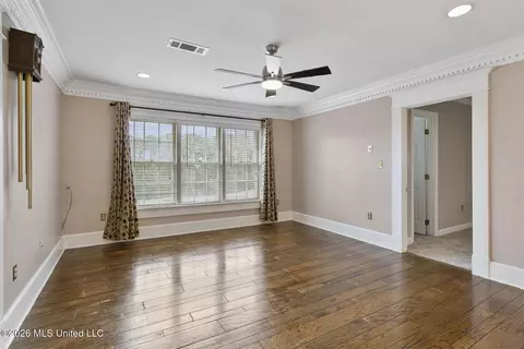 Living - 8 12 Oaks Pl, Madison, MS 39110 photo 4 of 9