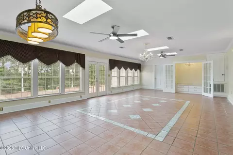 Living - 8 12 Oaks Pl, Madison, MS 39110 photo 7 of 9