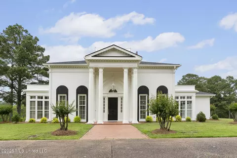 Exterior - 8 12 Oaks Pl, Madison, MS 39110 photo 2 of 7