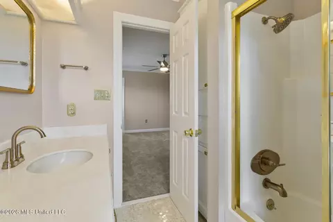 Bath - 8 12 Oaks Pl, Madison, MS 39110 photo 6 of 6