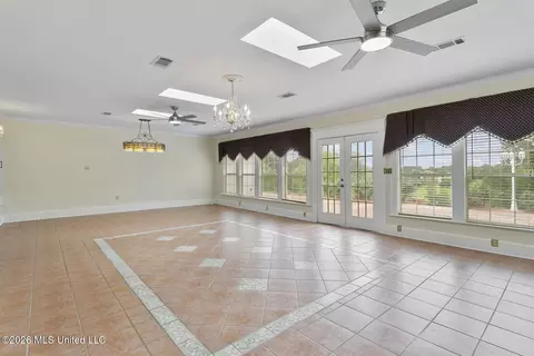 Living - 8 12 Oaks Pl, Madison, MS 39110 photo 9 of 9