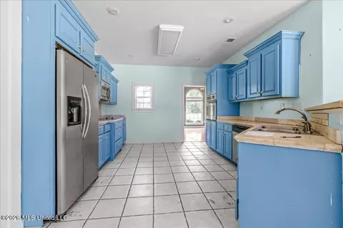 Kitchen - 10213 Emerald Forest Dr, Hernando, MS 38632 photo 1 of 4