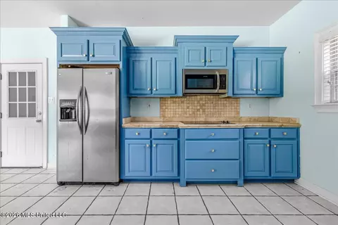 Kitchen - 10213 Emerald Forest Dr, Hernando, MS 38632 photo 3 of 4