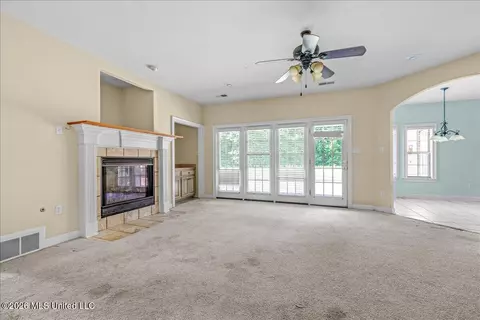 Living - 10213 Emerald Forest Dr, Hernando, MS 38632 photo 2 of 5