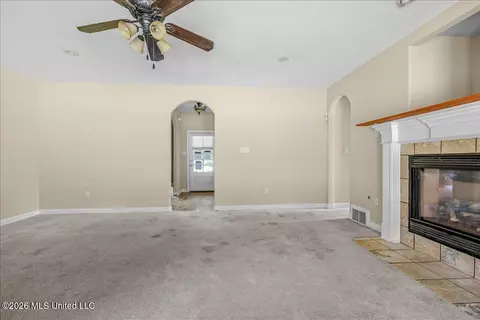 Living - 10213 Emerald Forest Dr, Hernando, MS 38632 photo 5 of 5