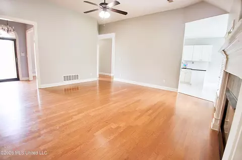 Living - 1732 Ready Dr, Hernando, MS 38632 photo 3 of 5