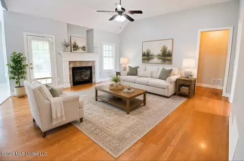Living - 1732 Ready Dr, Hernando, MS 38632 photo 1 of 5