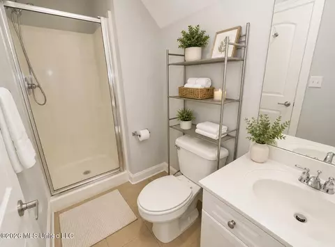 Bath - 1732 Ready Dr, Hernando, MS 38632 photo 2 of 2