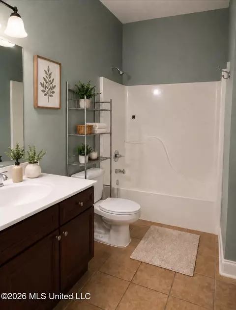 Bath - 1732 Ready Dr, Hernando, MS 38632 photo 2 of 3