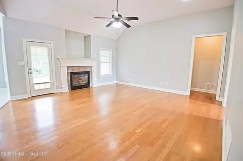 Living - 1732 Ready Dr, Hernando, MS 38632 photo 2 of 5