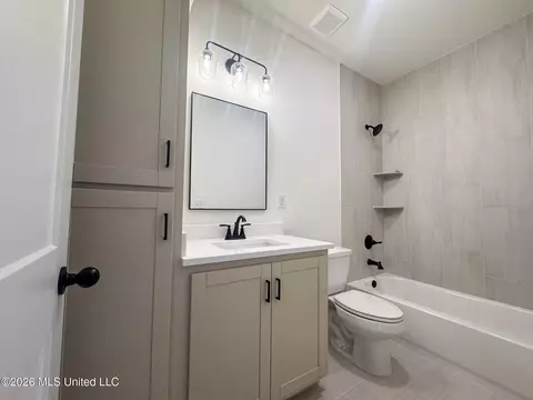Bath - 3482 Hatton Dr, Nesbit, MS 38651 photo 2 of 2